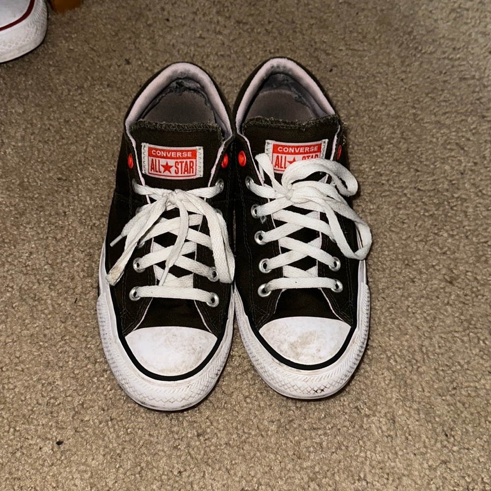 Worn converse. Size 9, okay condition.